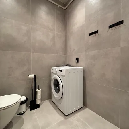 Beautiful 4 Bedroom In Sentrum Daire *