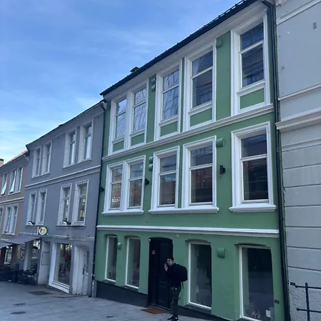 Beautiful 4 Bedroom In Sentrum Bergen